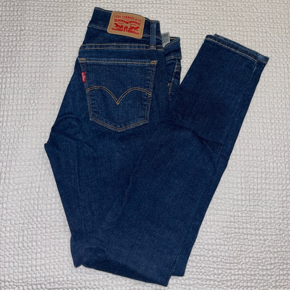 Levi’s dark wash super skinny jeans